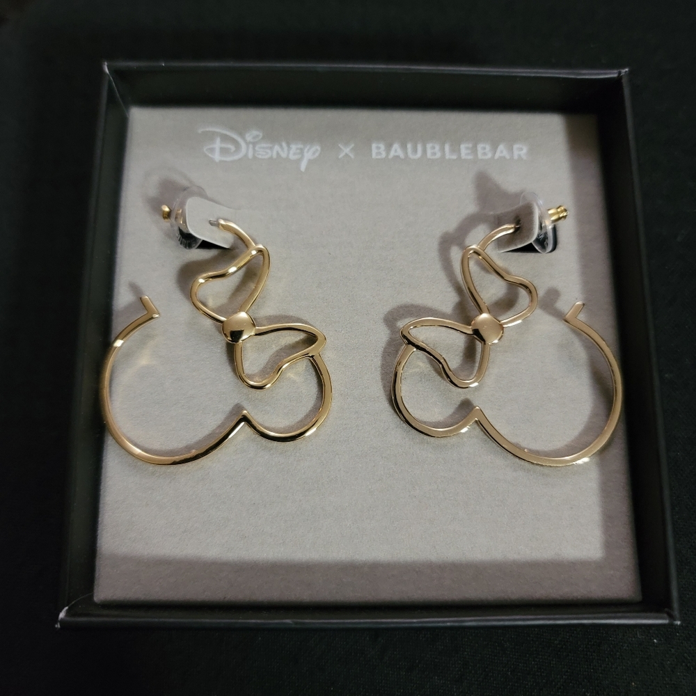 🆕 Minnie Mouse gold earrings 🏰